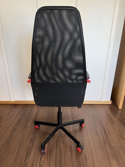 Secretária e cadeira