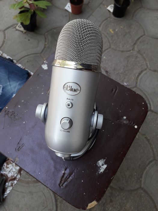 Продам микрофон студийный