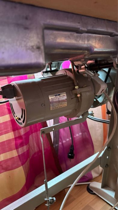 Продам швейна машинка