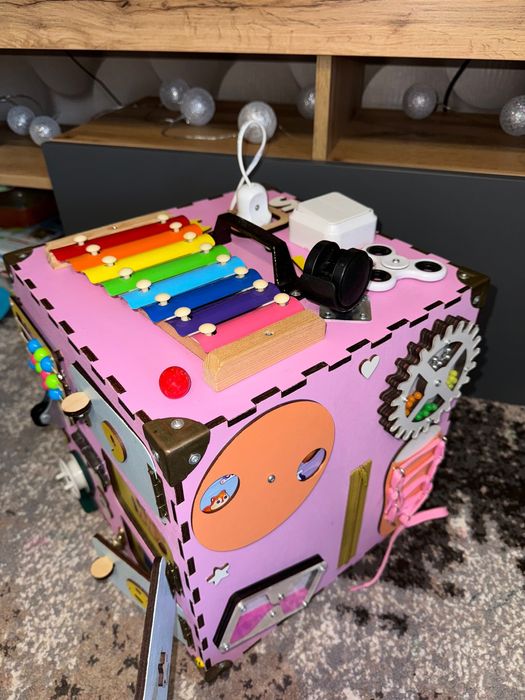 Дитячий бізікуб деревʼяний 30*30 для дівчинки