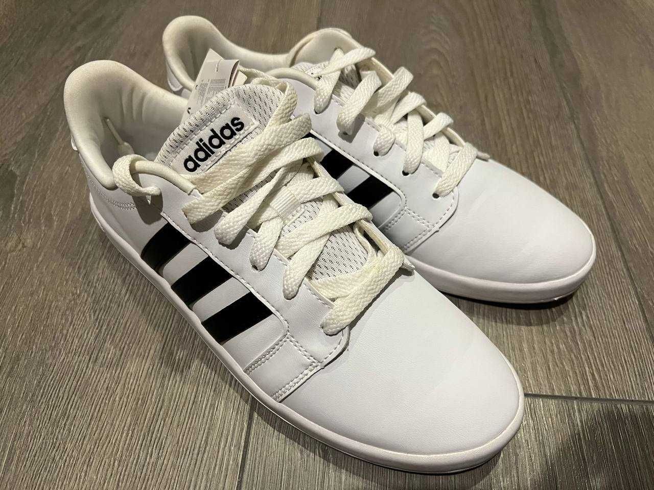 Кросівки adidas в ідеальному стані.