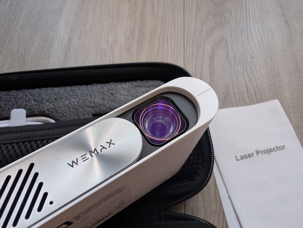 Лазерний проектор Wemax GO 300 lum Laser Wi-fi Bluetooth