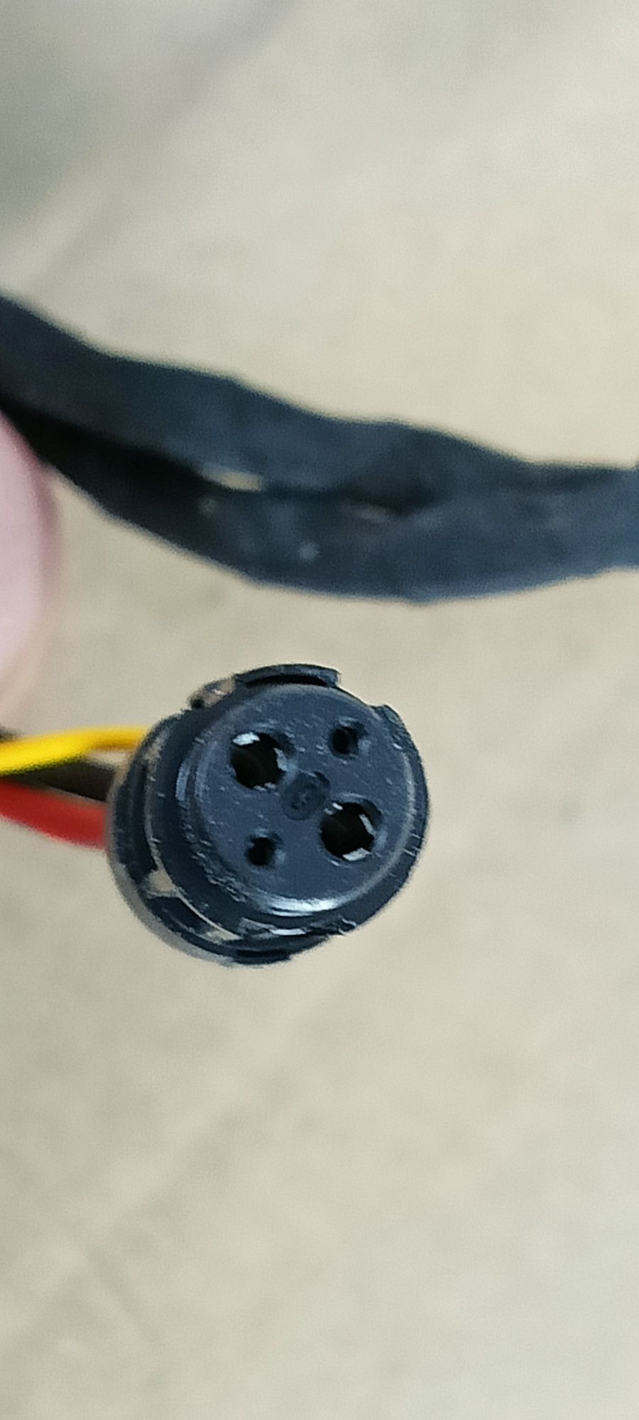 Nr1. Bosch Smart, gniazdko do baterii , kabel ładowania. Tuba