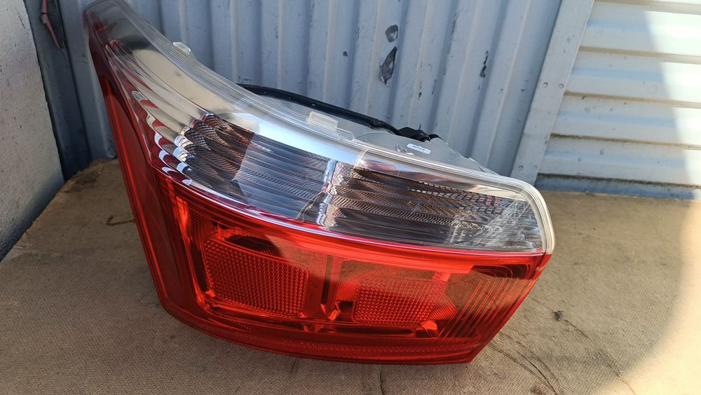 Vendo farolim esquerdo de citroen C Élysée Sedan ano 2012/16