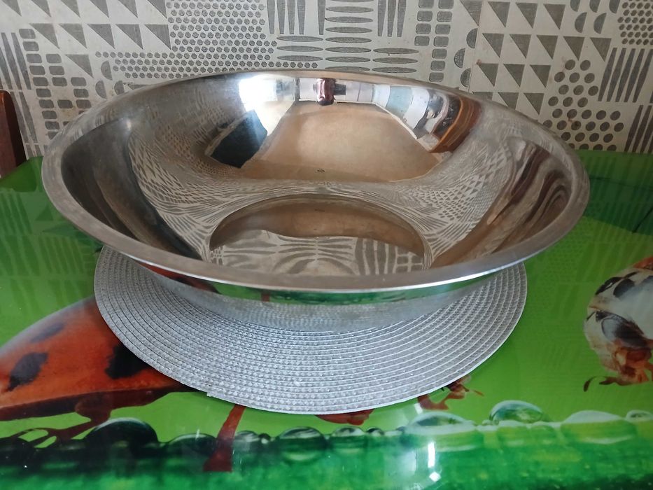 Продам нові миски з нержавіючої сталі 9л і 13л.