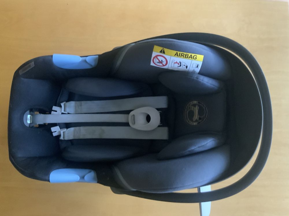 Fotelik samochodowy marki Cybex do 13 kg z wkładką dla niemowlaka