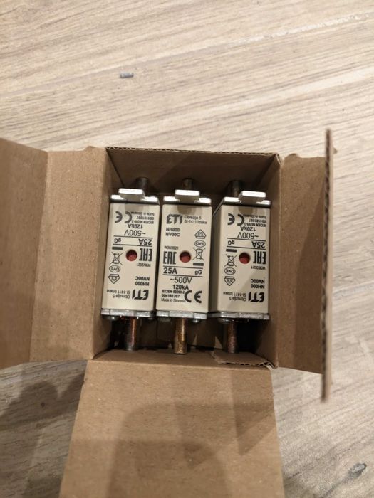 Wkładka Topikowa Zwłoczna Bezpiecznik Nożowy NH000 gG/gL 25A 500V ETI