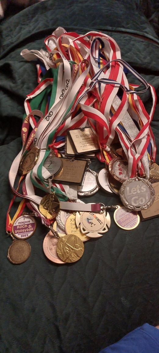 Kolekcja medali, amatorskie turnieje i rozgrywki siatkówki 45szt