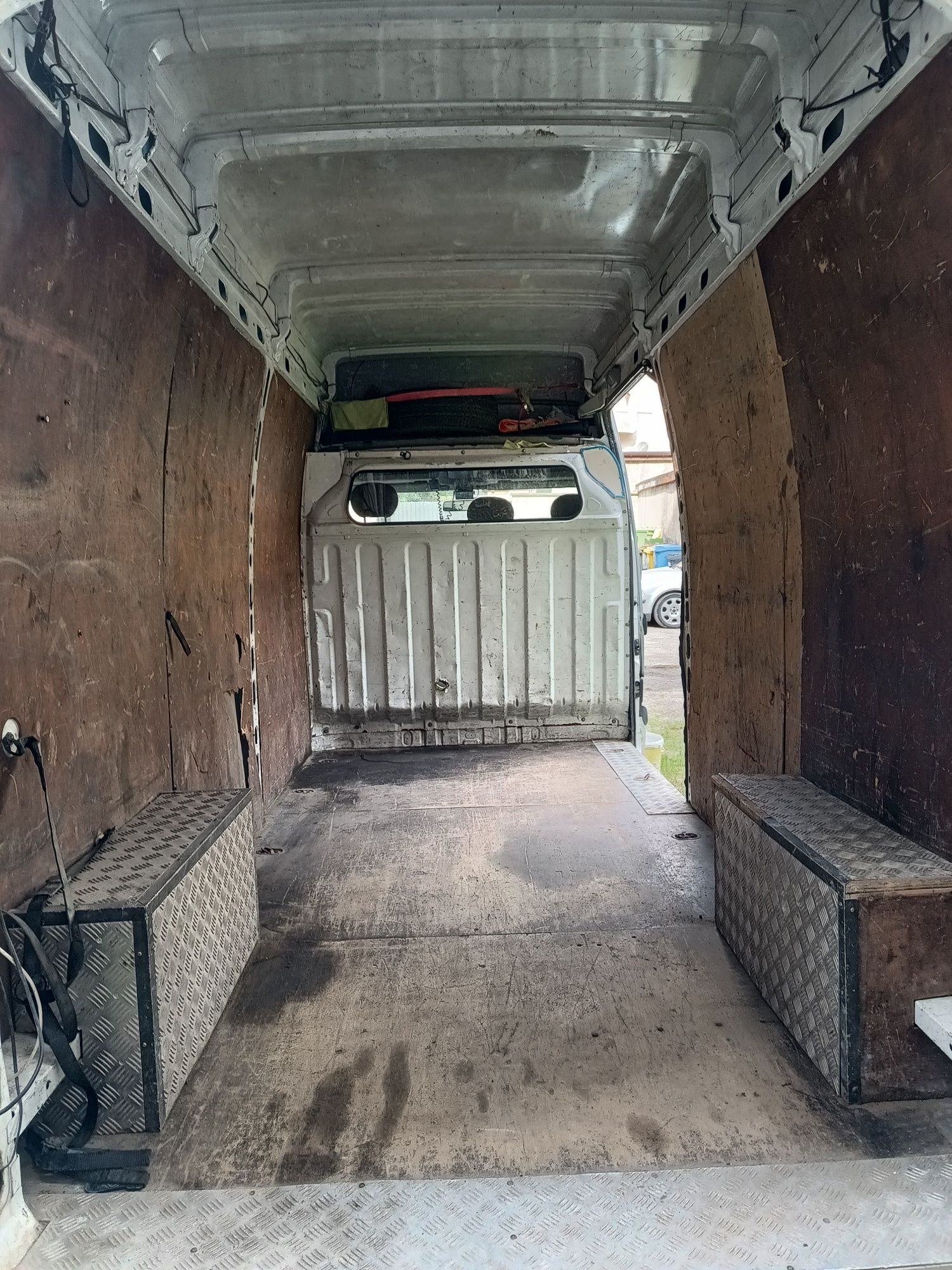 Usługi transportowe, przeprowadzki, wywóz złomu itp.