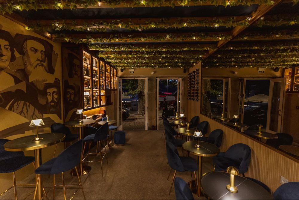 Trespasse Bar de Cocktails com Grande Esplanada – Zona Ribeirinha Port