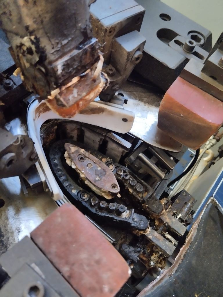 Maquina montar bicos Cerim K78