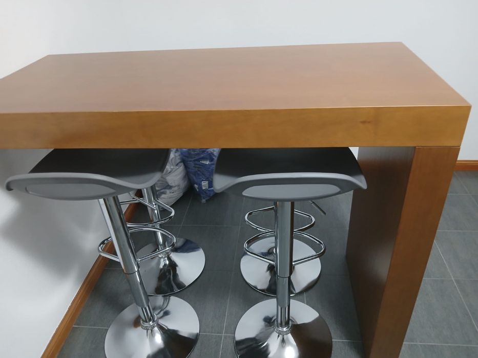 Mesa de madeira de parede