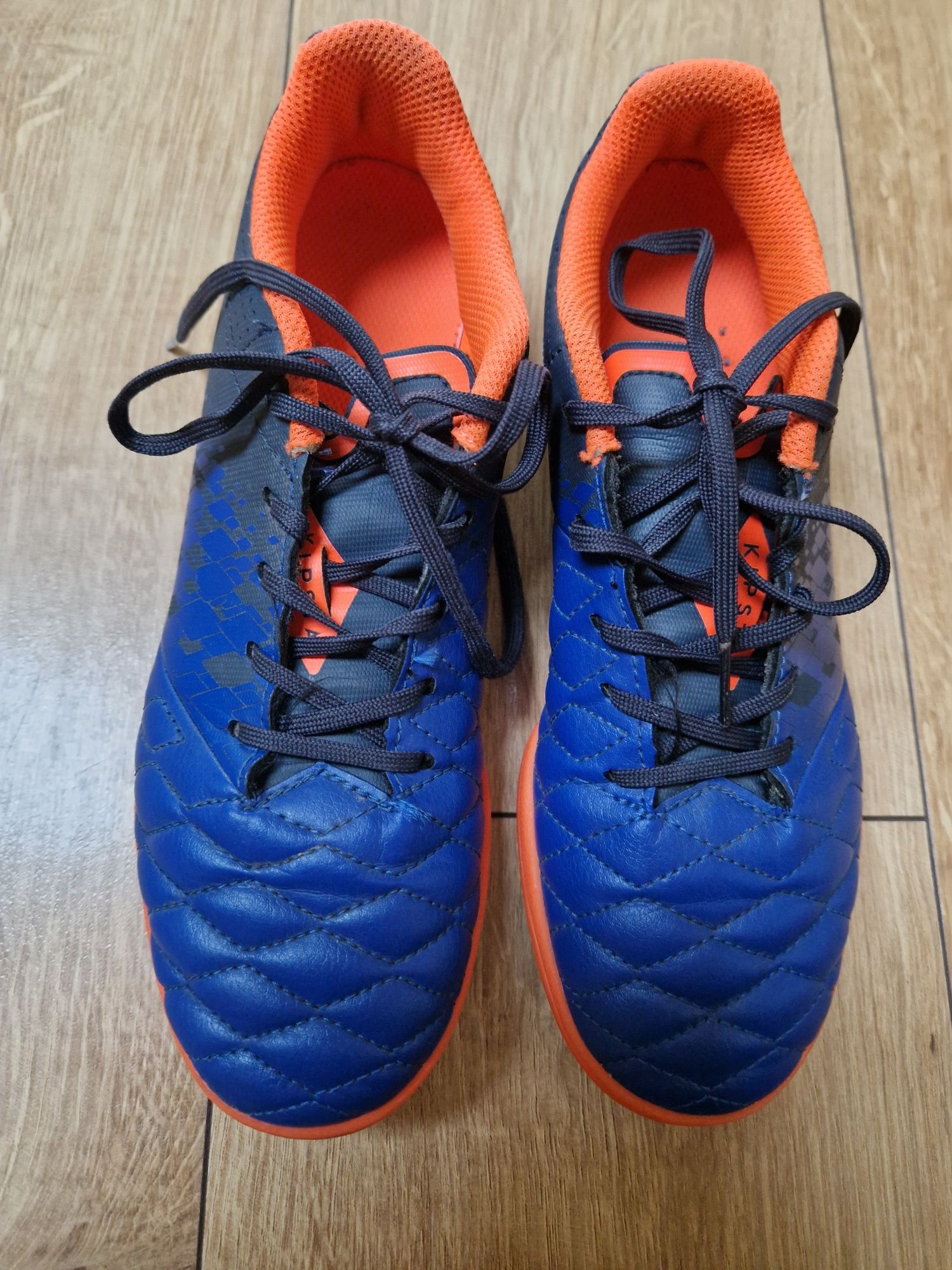 Buty sportowe halówki Kipsta 36