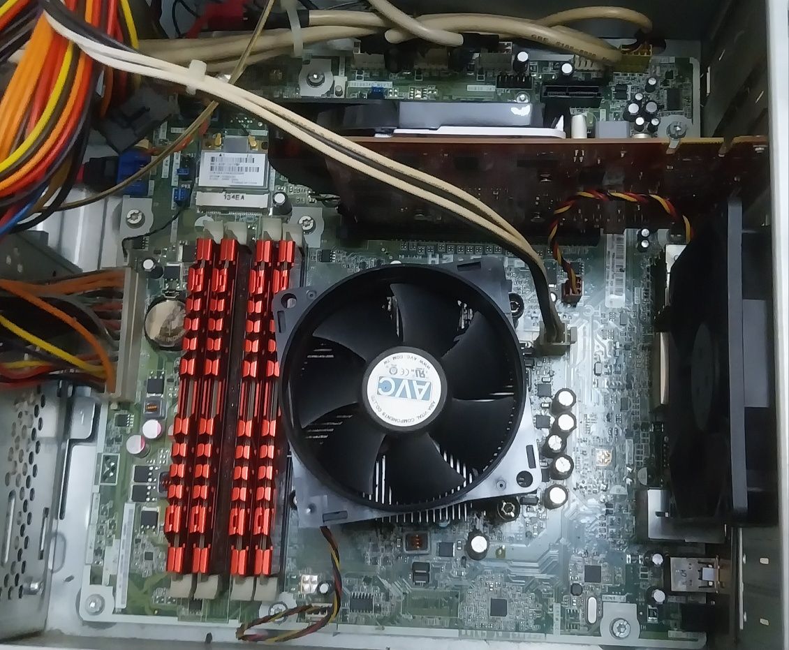 Core i7 2600 a 3.40 Ghz, 16 Gb DDR3, 240 Gb SSD/1 Tb HDD, GT440 3 Gb
