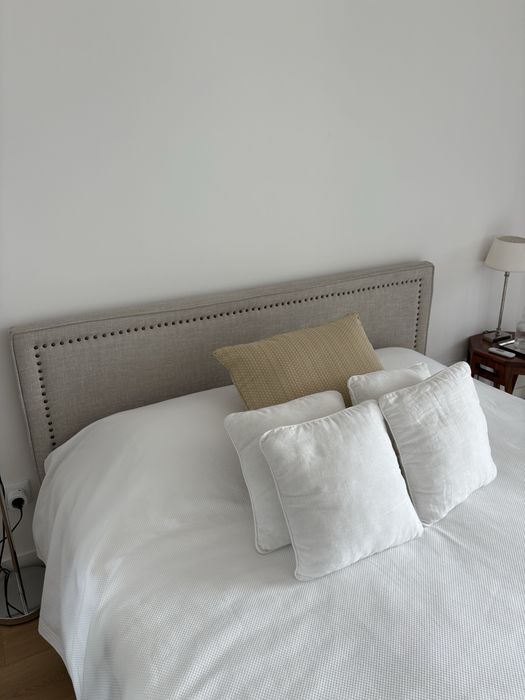 Vendo cama de casal AREA STORE com colchão 140x200