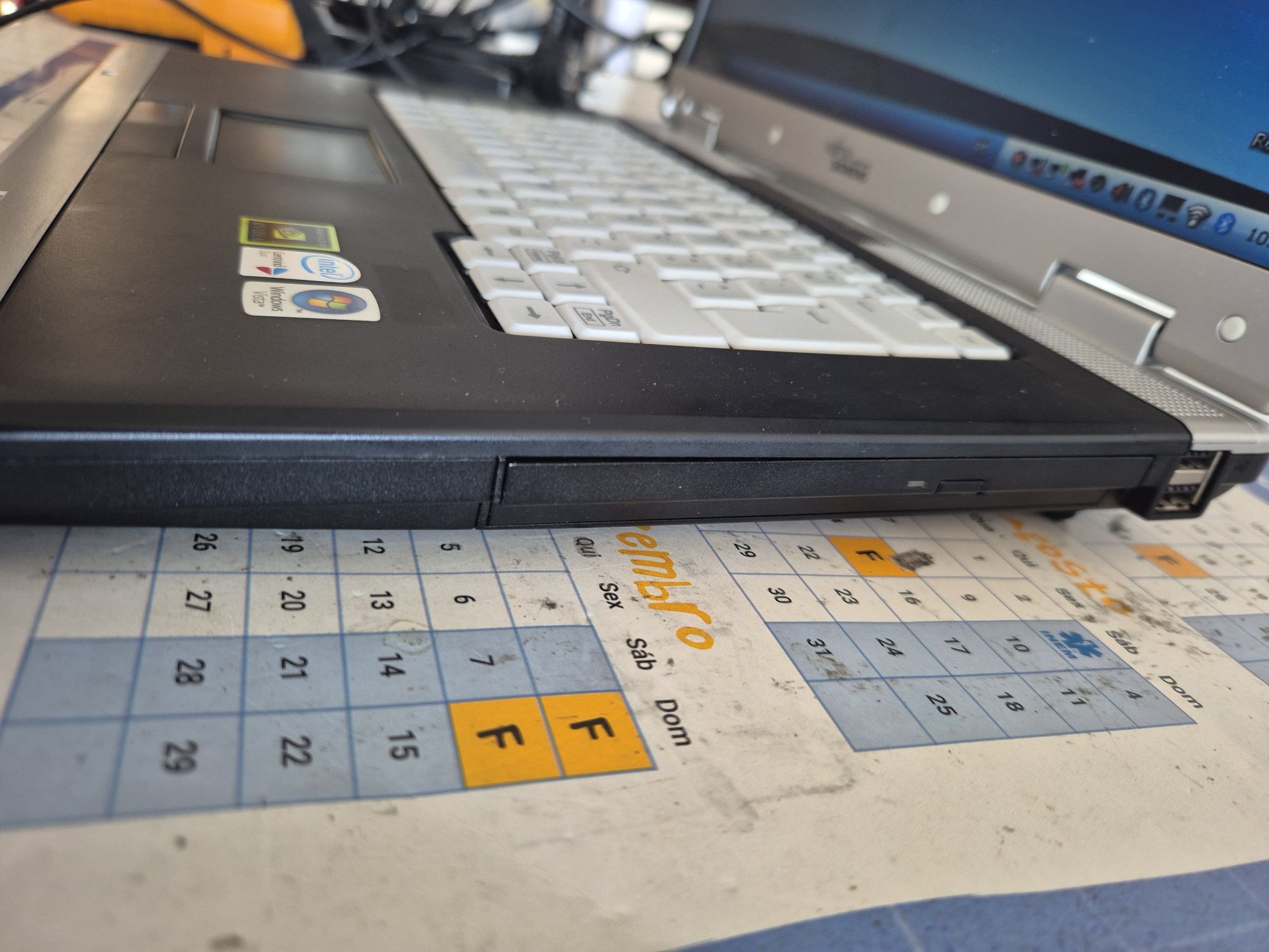 Portátil Fujitsu V3545 Windows XP