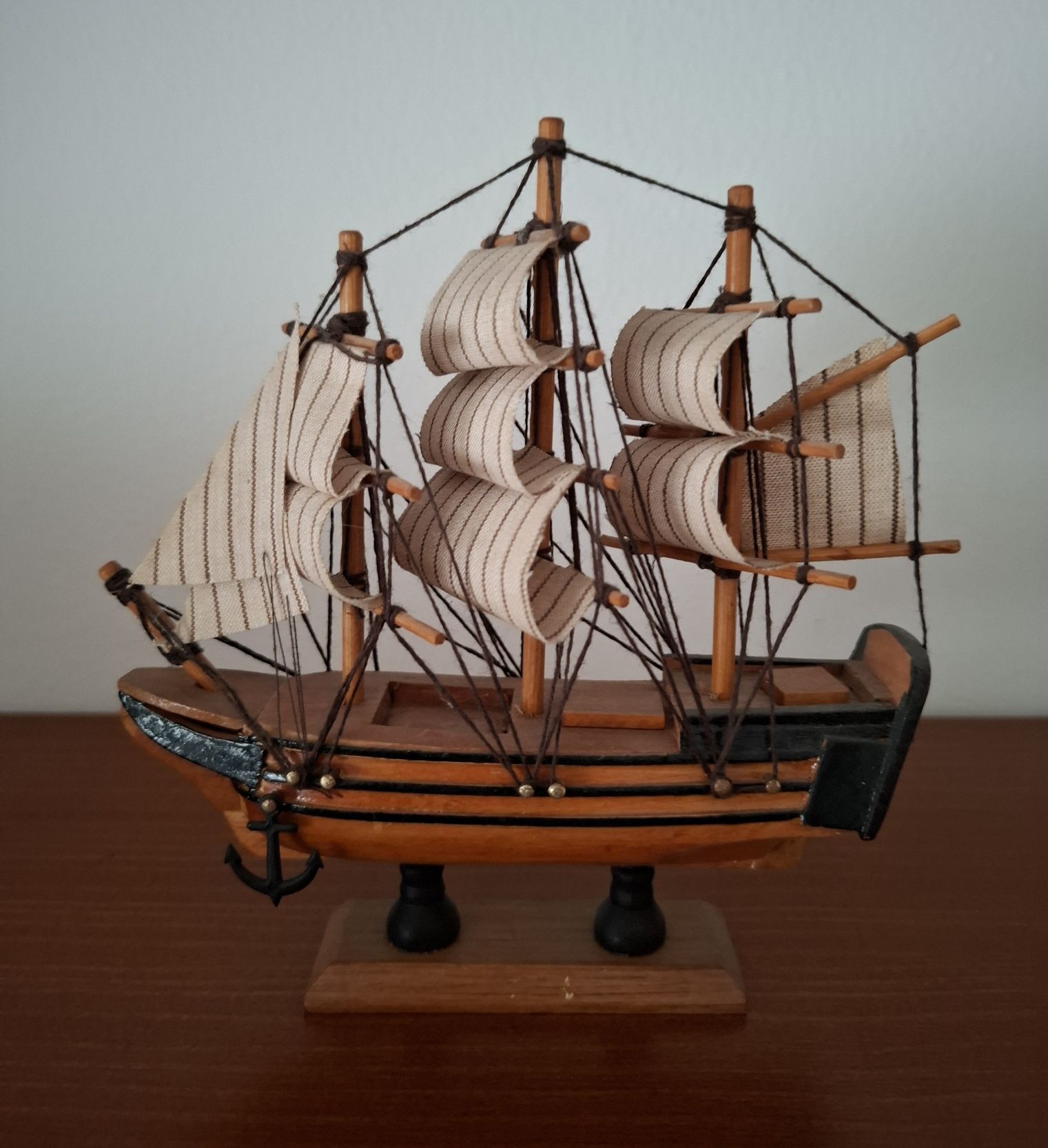 Navio / Caravela / Barco / Veleiro em Madeira