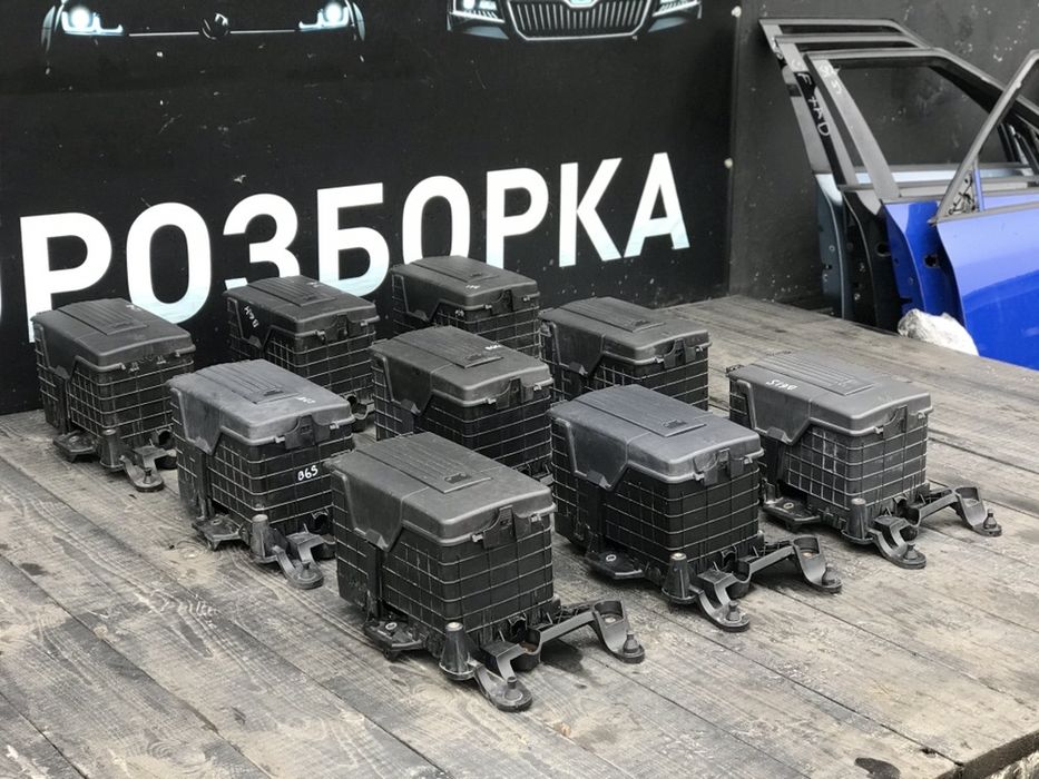 Корпус аккумулятора passat b6 skoda a5 jetta golf 5 touran caddy 3