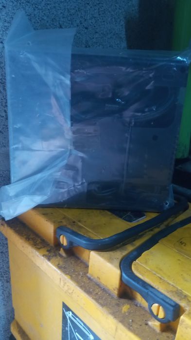 Призначений для накачування шин.
Містить інструкції та застереження кі