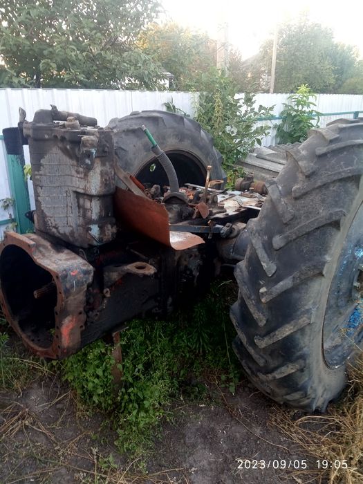 Задній міст МТЗ-80 з КПП і проміжуткою взборі на задніх колесах