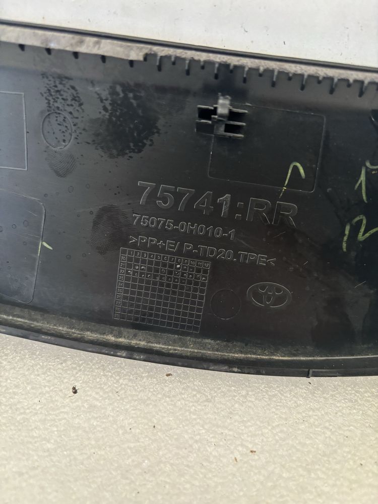 Toyota Aygo X 22- listwa drzwi prawy tył prawa tylna nakładka osłona