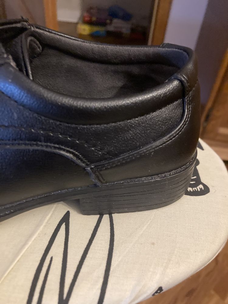 Buty chłopięce Vapiano czarne skórzane eleganckie