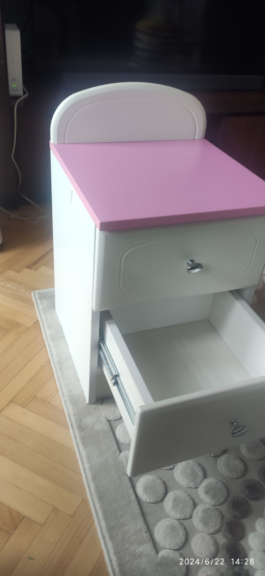 Szafka z szufladami dla dziewczynki