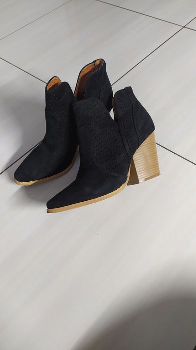 Sprzedam buty zamszowe