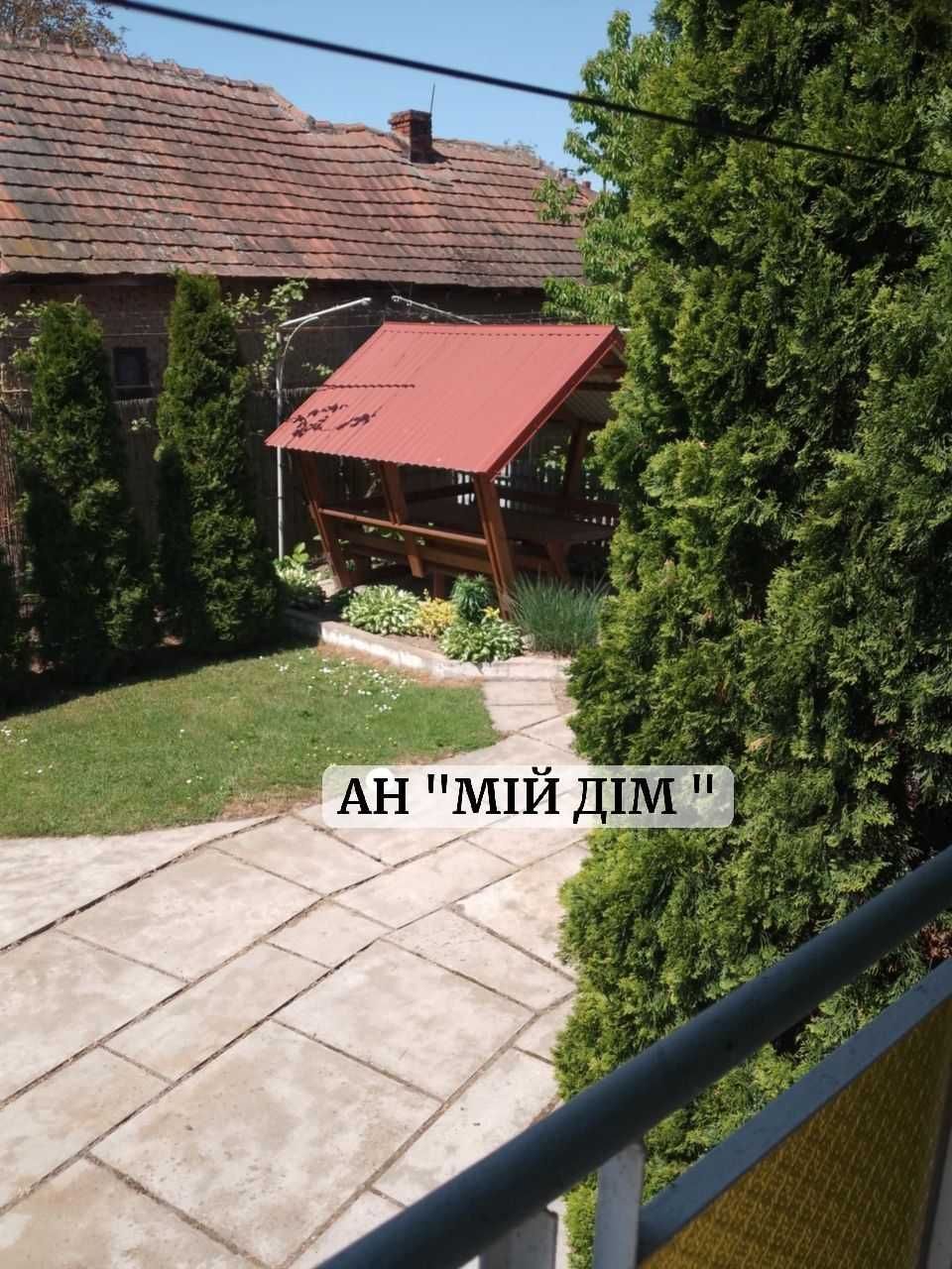 Продається гарний, затишний будинок