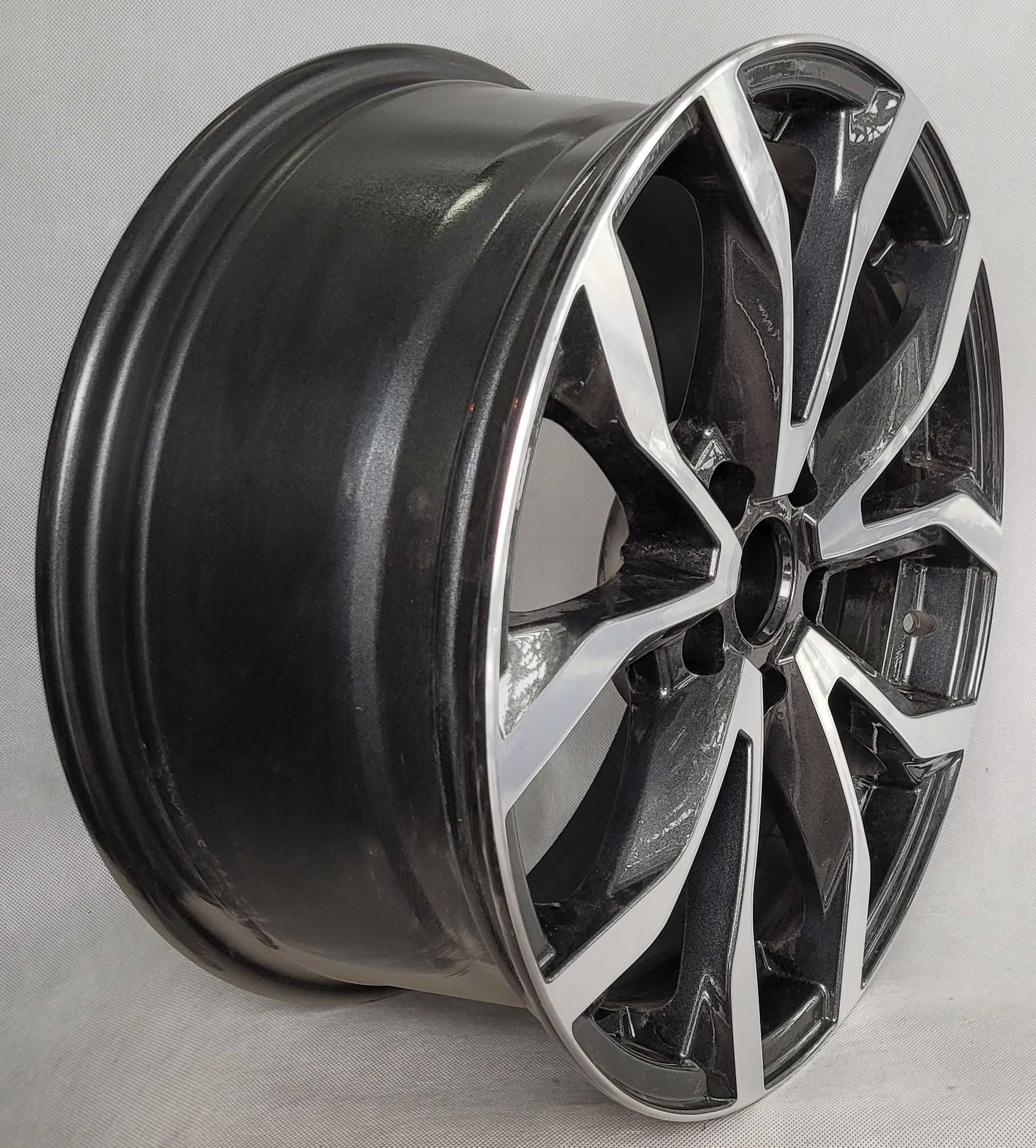 Felgi 18 5x112 A4 B8 B7 A6 C6 C7 A3 8Y VW Passat B8 B7 Skoda Superb 3