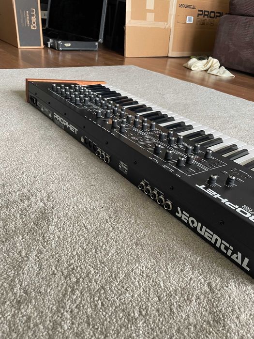 Sequential PROPHET REV2 - jak nowy