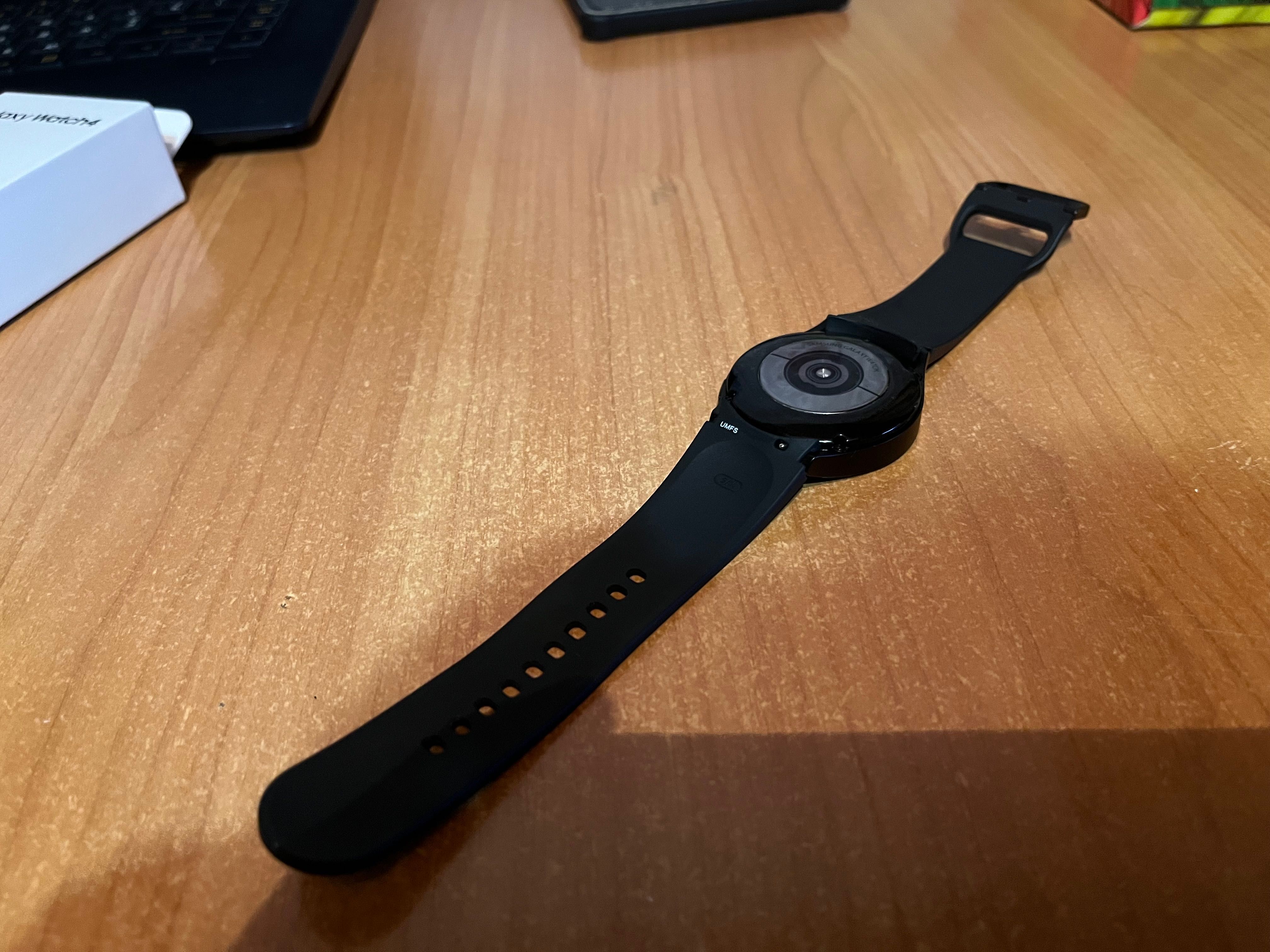 Samsung Galaxy watch 4 40mm в ідеально стані ще на гарантії