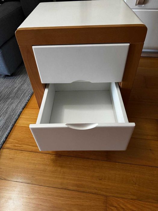 Cama juvenil em madeira de faia com gavetões + mesa de cabeceira