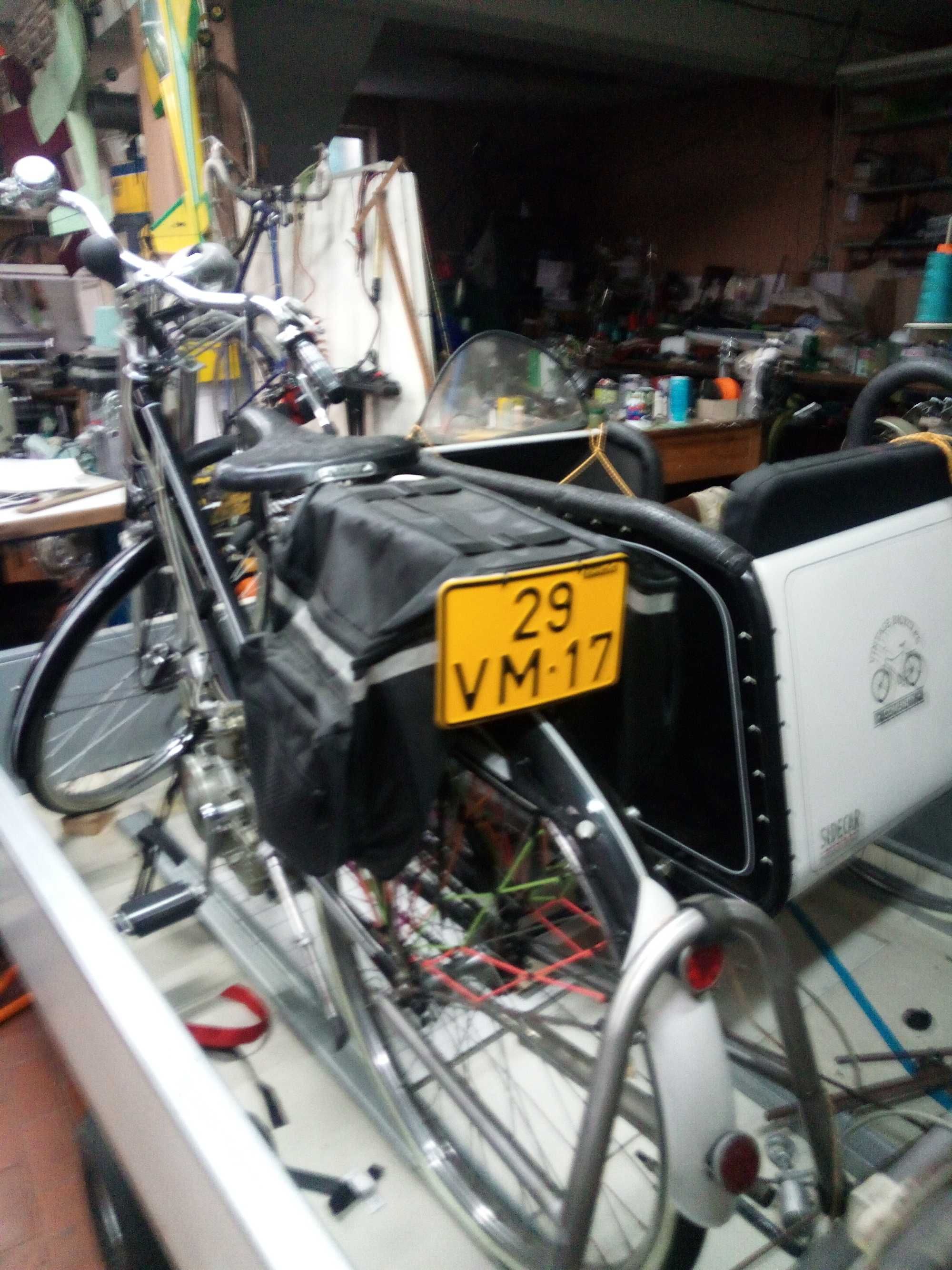 Vendo Bicicleta Antiga com sidecar e Atrelado, motor Cuciolo Ducati.
