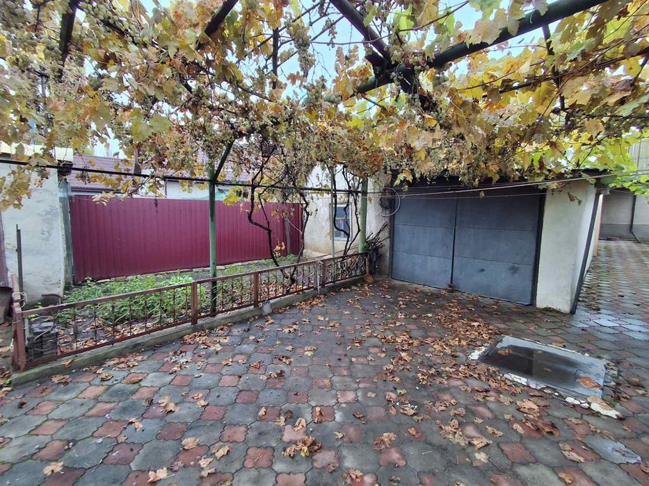 Сдаётся частный дом на Промышленном переулке. Газ, парковка, гараж