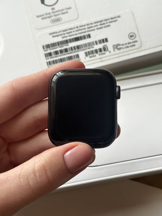 Apple Watch SE, 44мм, Space Gray повний комплект оригінал