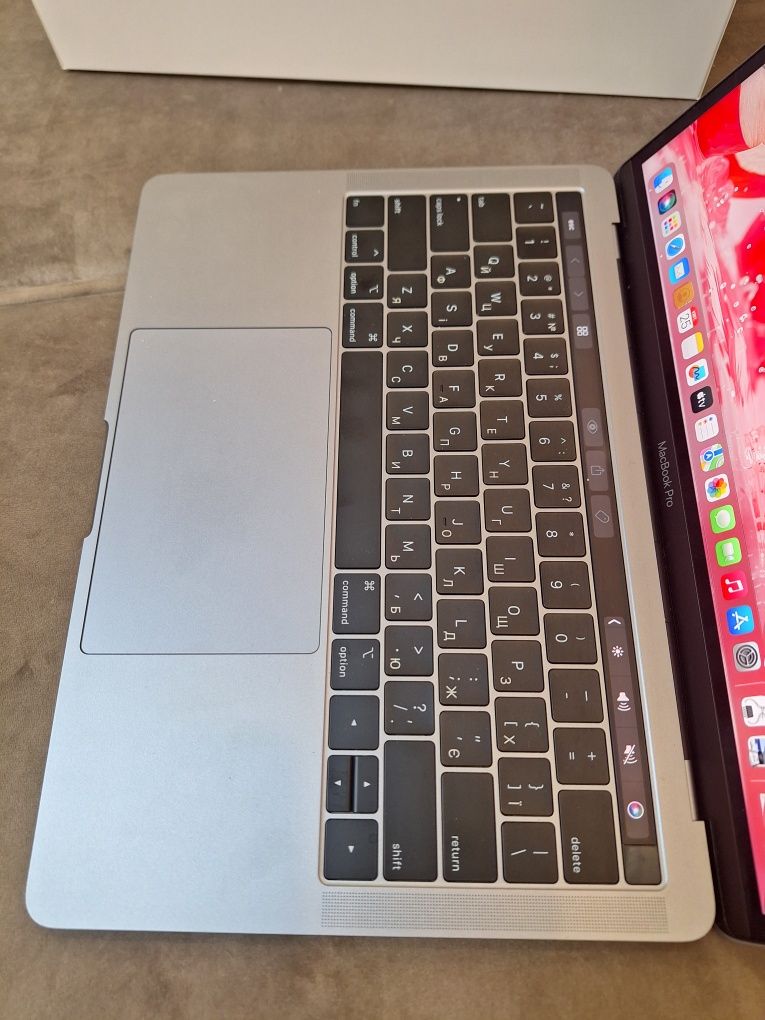 MacBook Pro 2020р.в.Quad Core i5 2,4/8/250 акумулятор новий