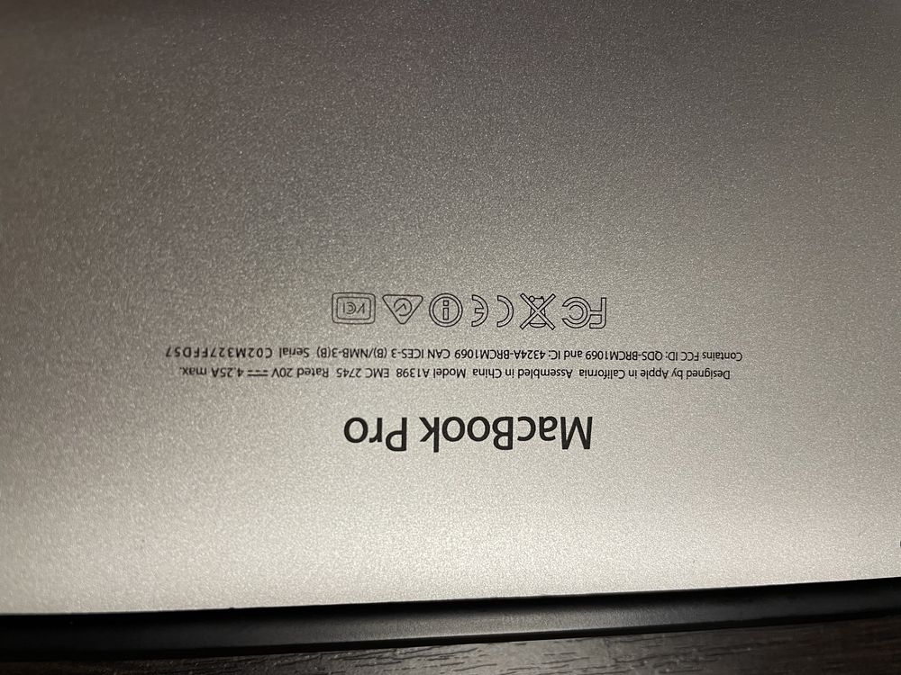 MacBook Pro в идеальном состоянии с новой батареей