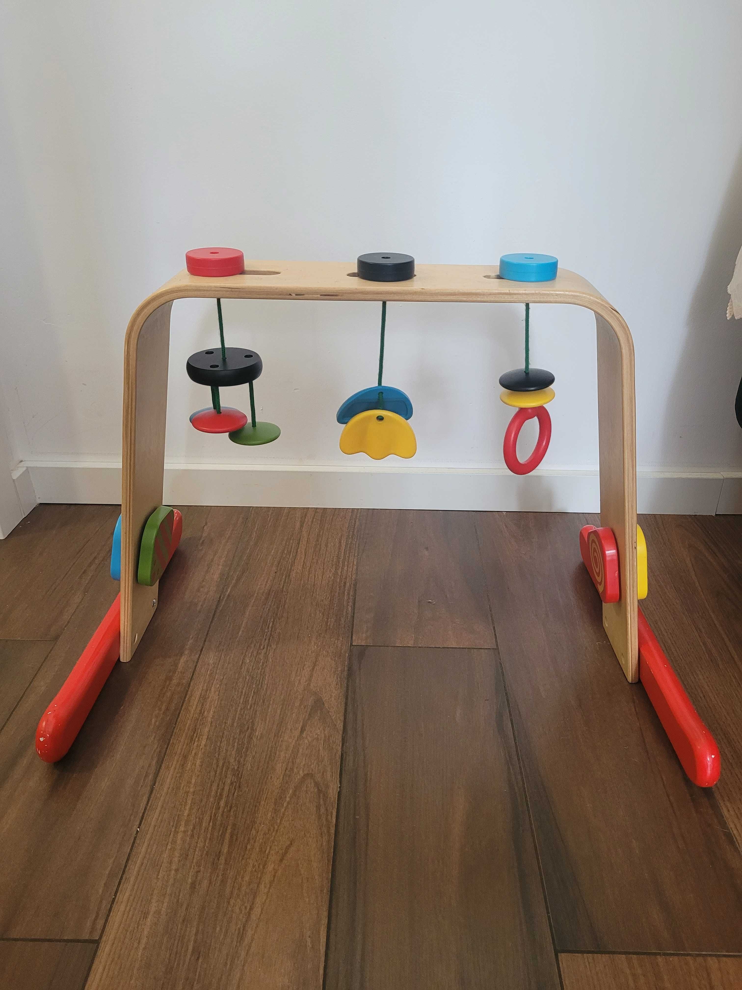 Stojak z zabawkami IKEA dla niemowląt