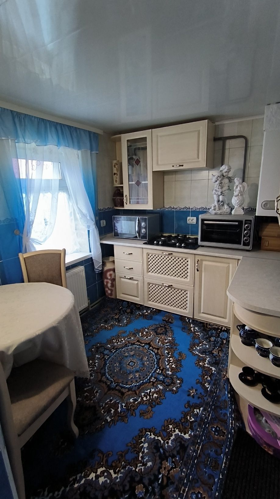 Продається 1/2 будинку з окремим двором та в'їздом