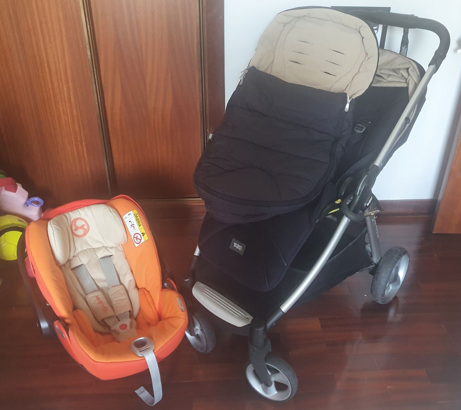 Conjunto carrinho Mamas and Papas Armadillo Flip Xt + cadeira auto Cyb