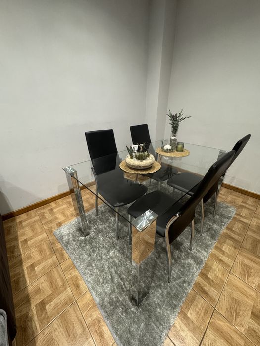 Mesa + Cadeiras + Sofá + Tapetes
