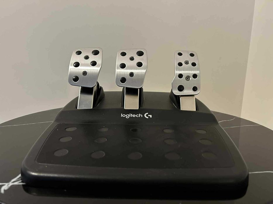 Logitech G29 w pełnym zestawie z Wheel Stand Pro+ hydrołapa w gratisie