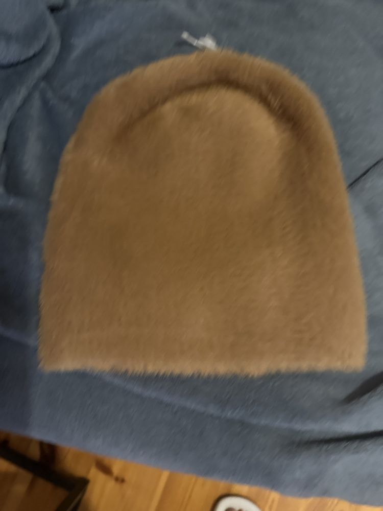 Nowa czapka damska