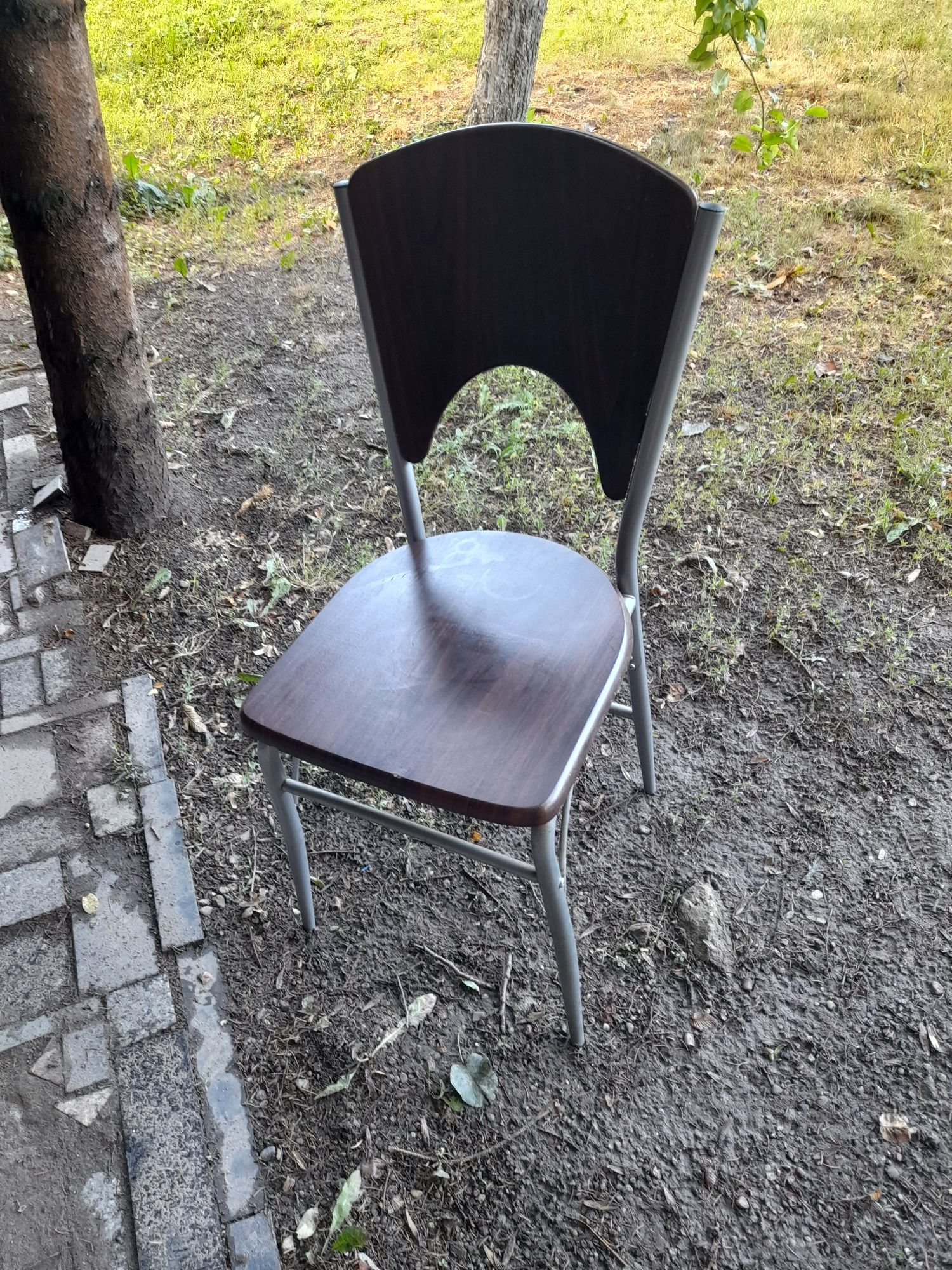 Stół okrągły 4 krzesła