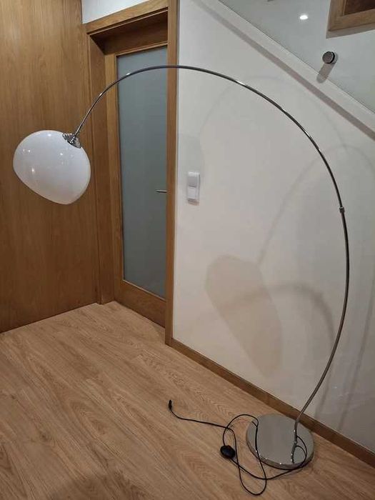 Candeeiro de Pé Sala Prateado / Branco