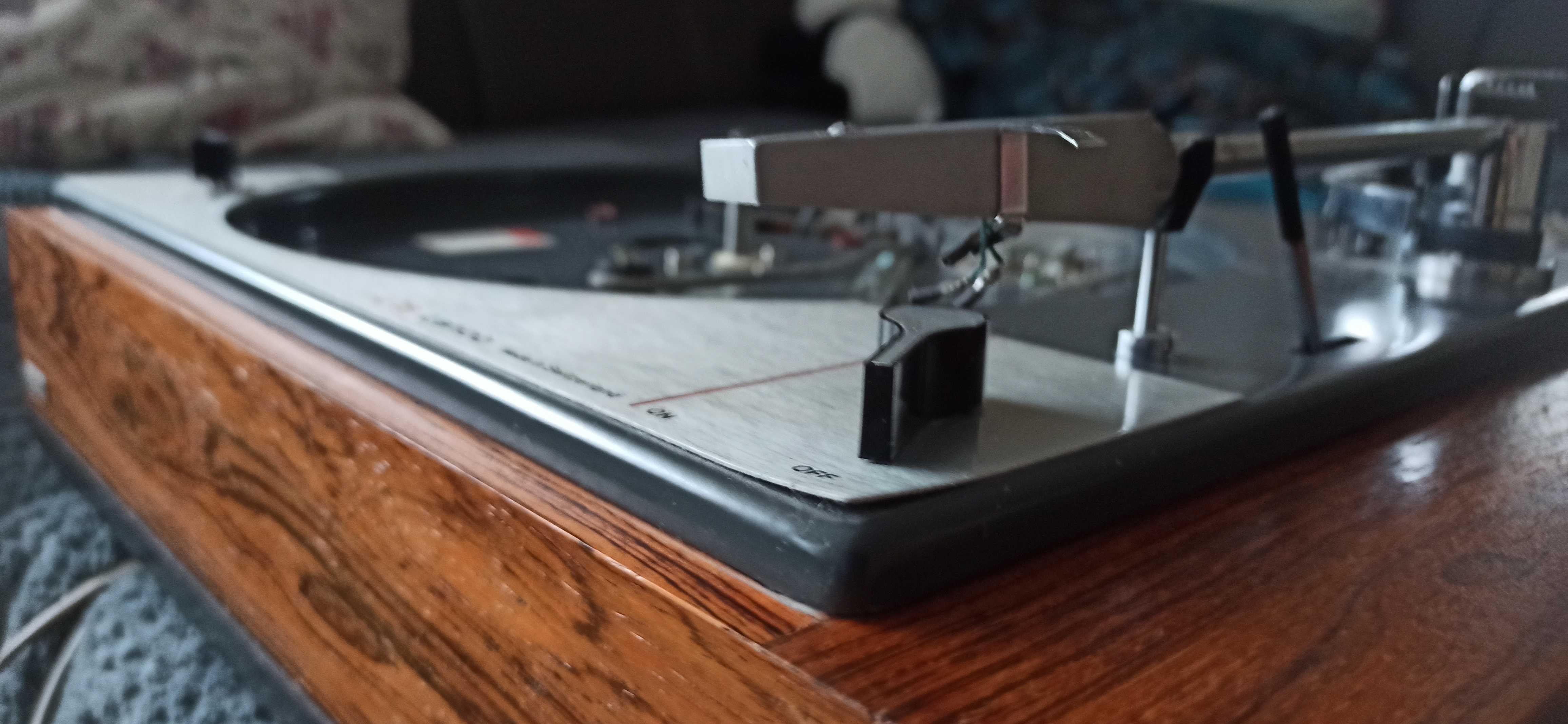 Gramofon Lenco L75