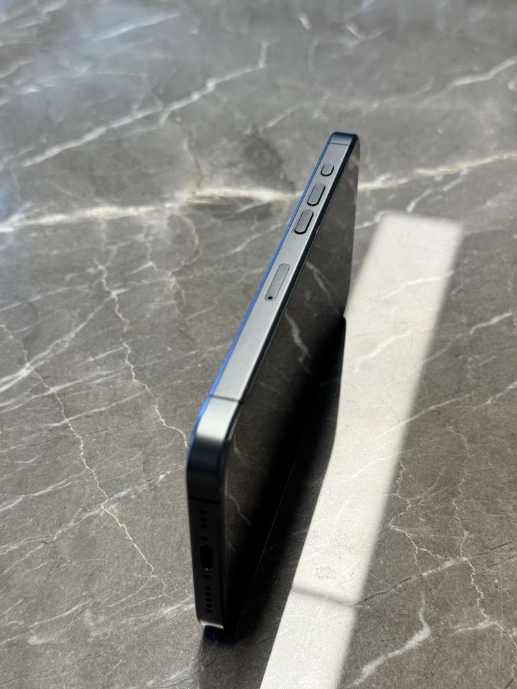 iPhone 15 Pro 128GB Black Titanium Neverlock