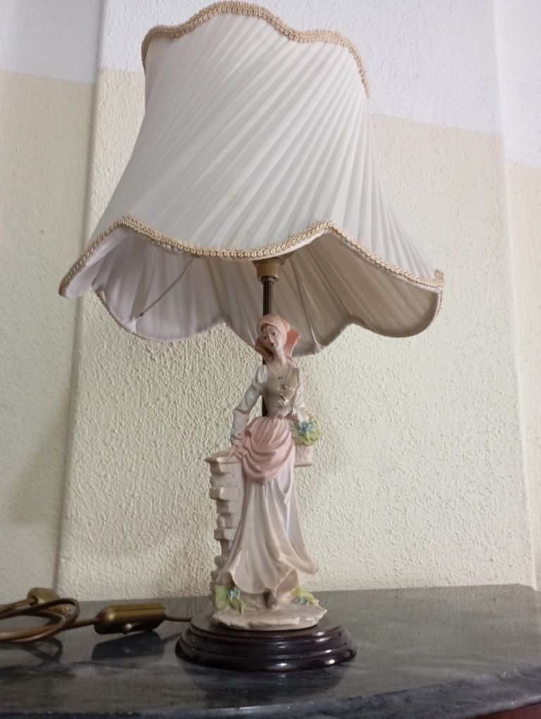 Candeeiro com boneca porcelana