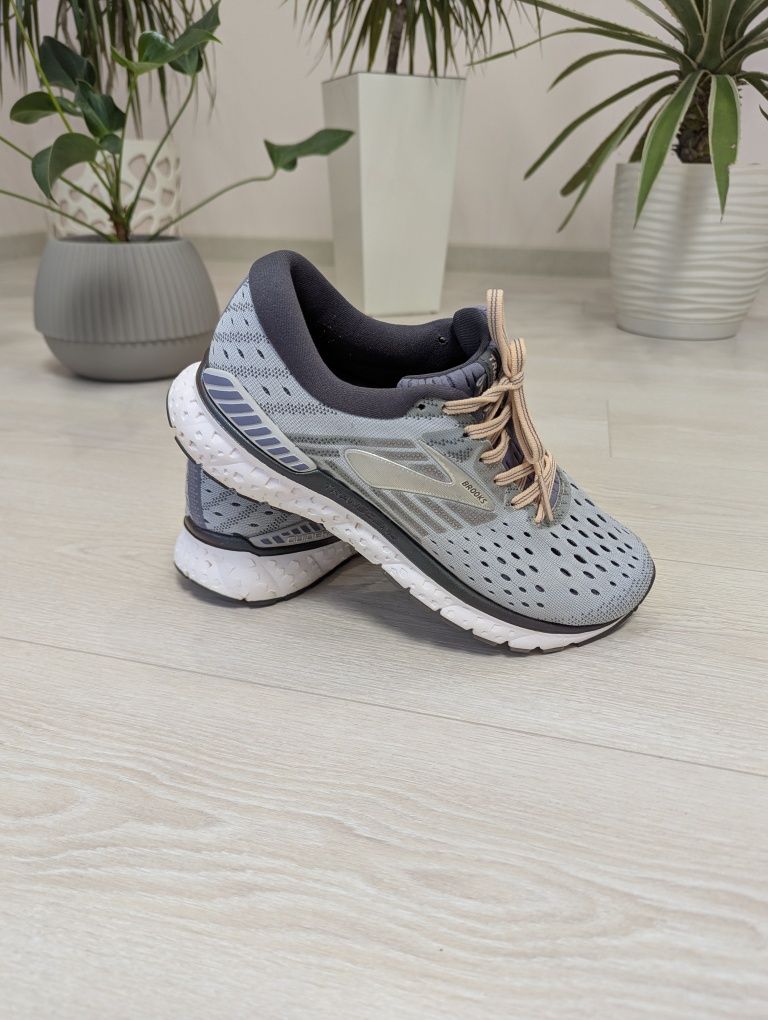 Brooks Transcend 6